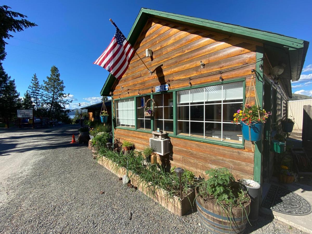 Columbia Point Hotel *
