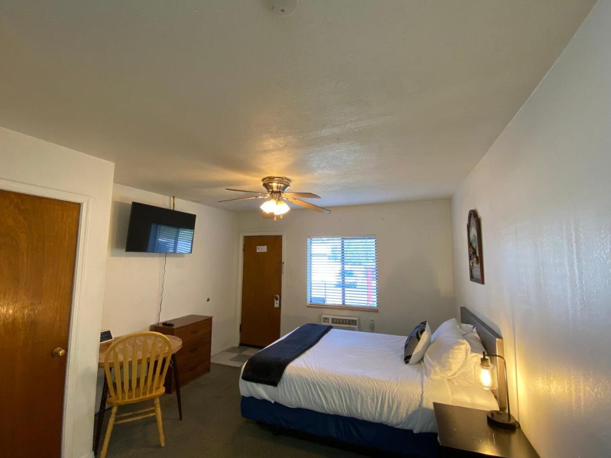 Columbia Point Hotel Kettle Falls