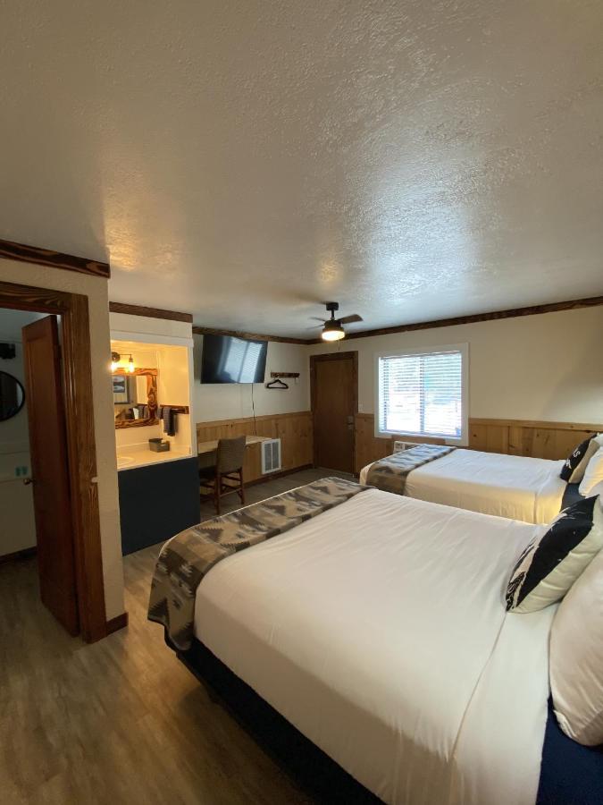 Columbia Point Hotel *