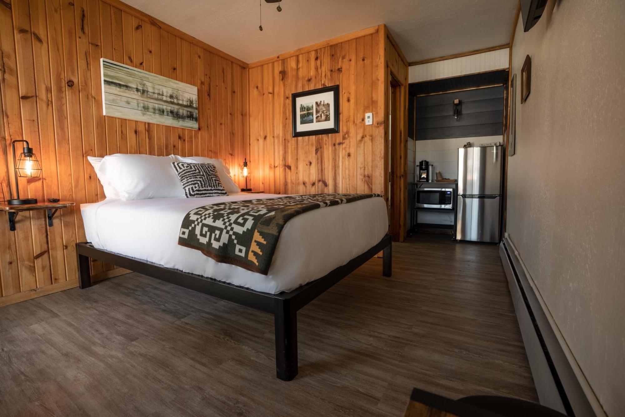 Columbia Point Hotel Kettle Falls